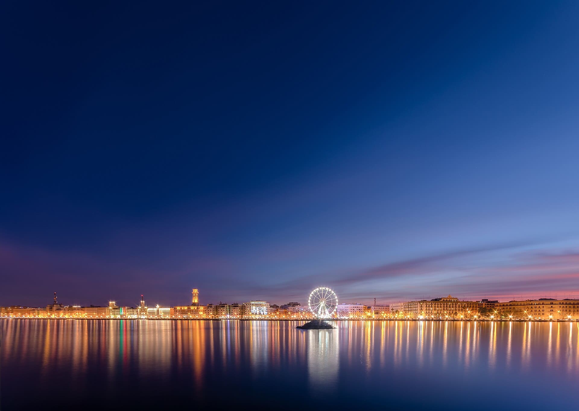 Skyline della meravigliosa Bari, con il suo lungomare