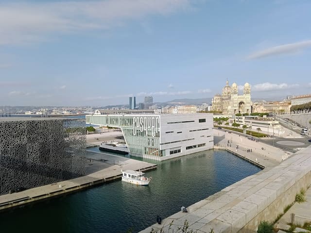 Skyline de Marseille depuis le fort Saint-Jean, Bouches-du-Rhône, France
