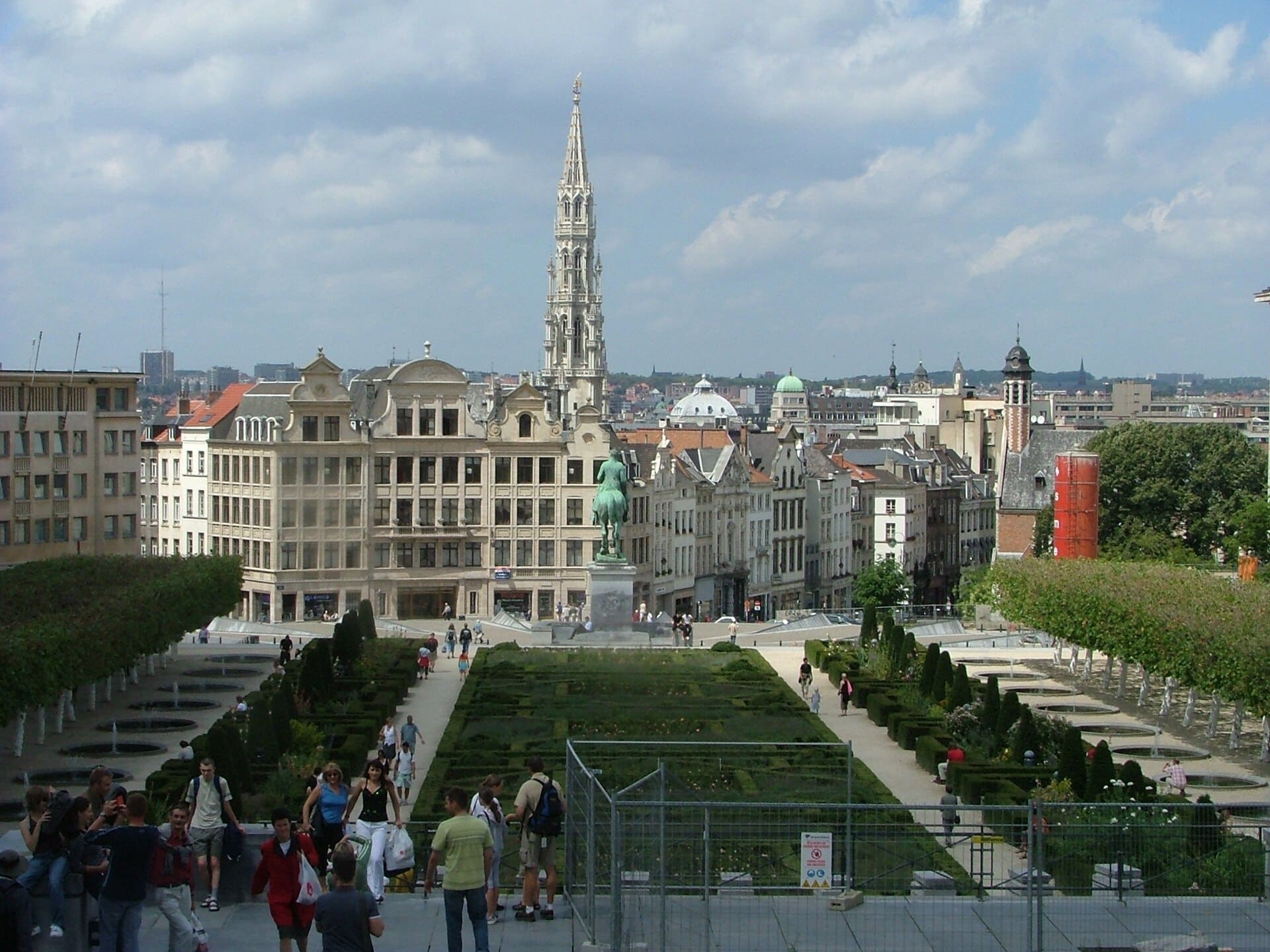 View on Brussels from the Kunstberg and view on the park and statue at the Kunstberg. Belgium, Bruxelles - Brussel, Pl: Belgia, Bruksela