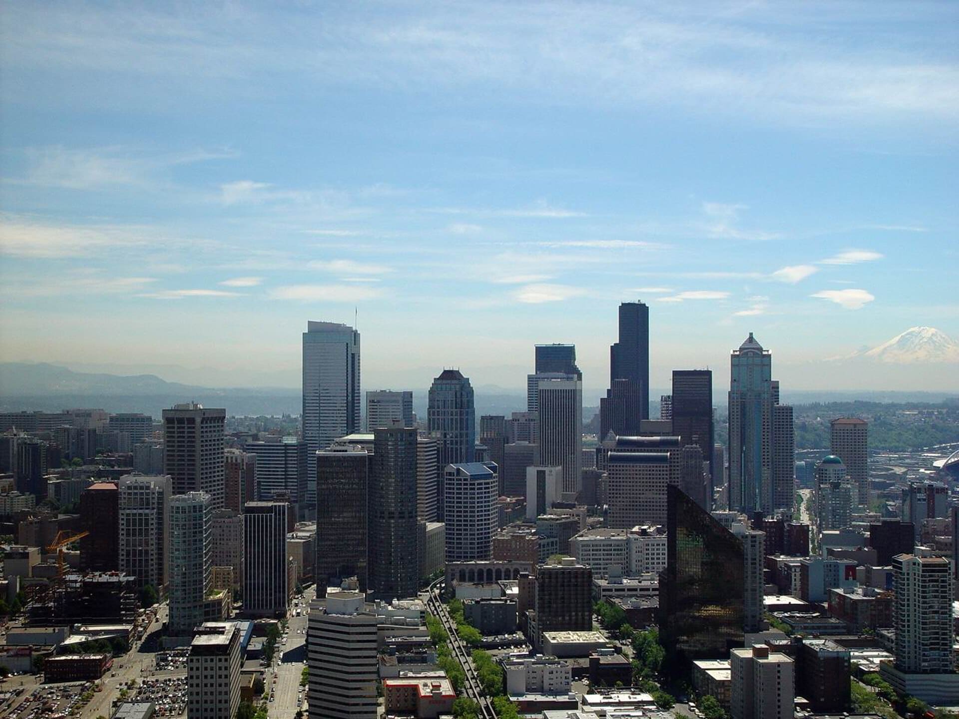 Picture of a Seattle skyline, with Mount Rainier on the right, taken by me in summer 2002.