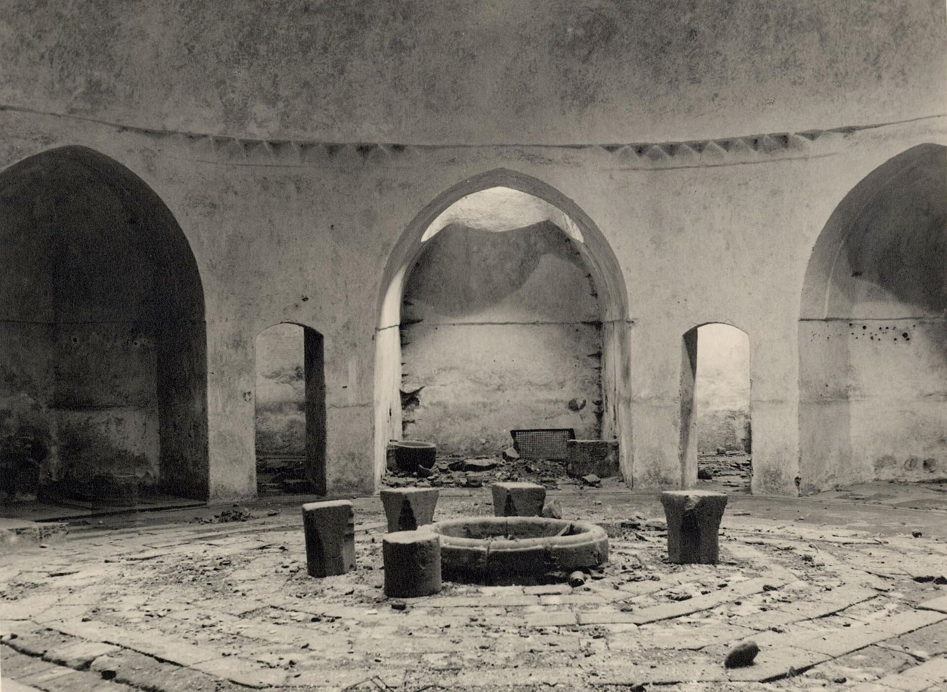 www.archives.saltresearch.org/R/HLI5TQ1QI69I6MNH1NNJYC3BA... Diyarbakır Deva Hammam interiors SALT Research, Ali Saim Ülgen Archive Diyarbakır Deva Hamamı iç mekânı SALT Araştırma, Ali Saim Ülgen Arşivi