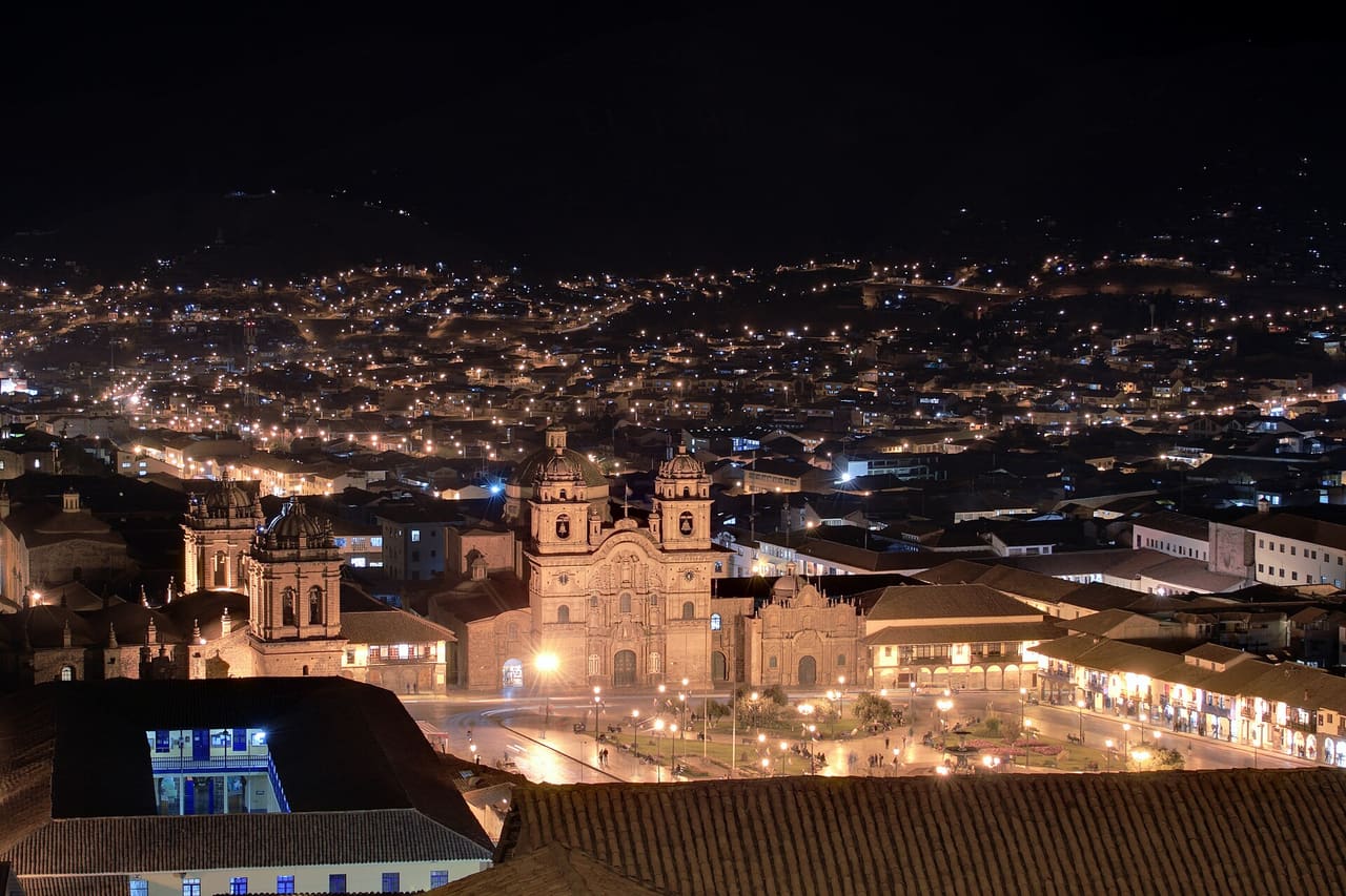 Night view of Cusco's Plaza de Armas